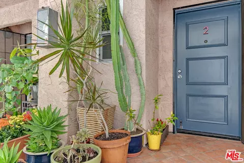 4424 Coldwater Canyon Ave #2, Studio City, CA 91604