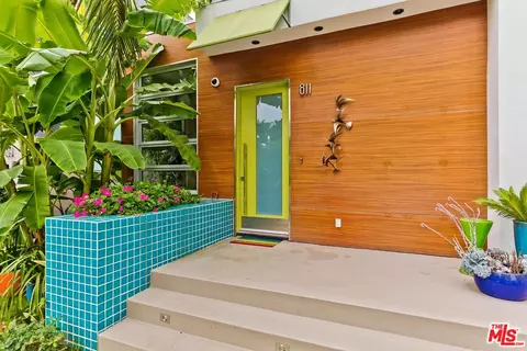 811 Huntley Dr, West Hollywood, CA 90069