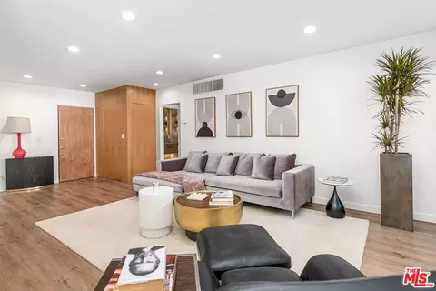 927 N Kings Rd #106, West Hollywood, CA 90069