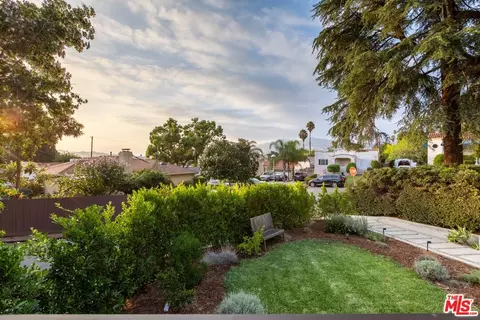 1218 Yale Dr, Glendale, CA 91205 photo 3
