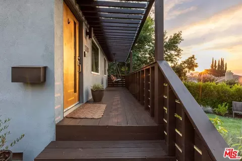 1218 Yale Dr, Glendale, CA 91205 photo 2