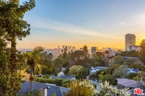 8977 St Ives Dr, Los Angeles, CA 90069