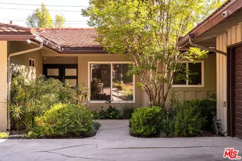 478 Devonwood Rd, Altadena, CA 91001 photo 3