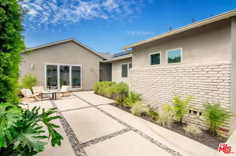 12207 Lawler St, Los Angeles, CA 90066
