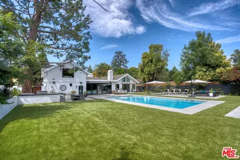 23352 Califa St, Woodland Hills, CA 91367