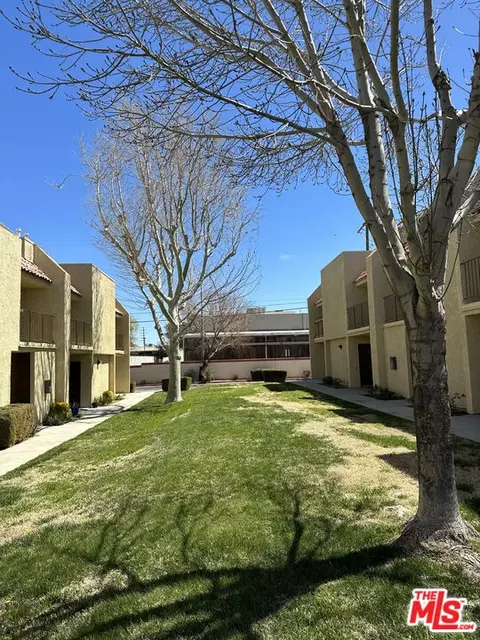 44200 Kingtree Ave #13, Lancaster, CA 93534 photo 10