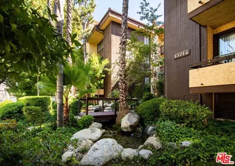 13214 Moorpark St #303, Sherman Oaks, CA 91423