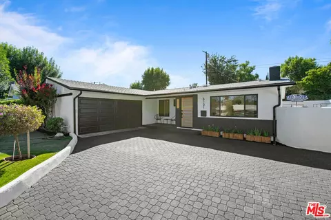 6131 Dalecrest Ave, Woodland Hills, CA 91367