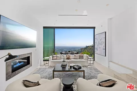 2143 Sunset Plaza Dr, West Hollywood, CA 90069