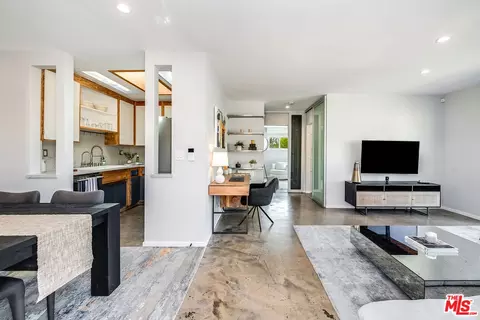 837 N West Knoll Dr #310, West Hollywood, CA 90069