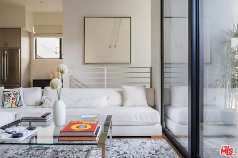 4322 Gentry Ave #105, Studio City, CA 91604