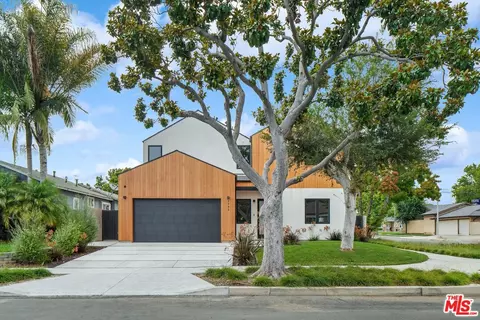 7742 Isis Ave, Los Angeles, CA 90045