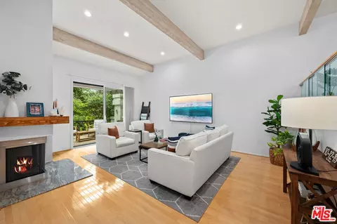 17264 Palisades Cir, Pacific Palisades, CA 90272