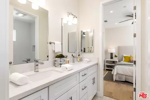 2573 Elden Ave #C, Costa Mesa, CA 92627 photo 20