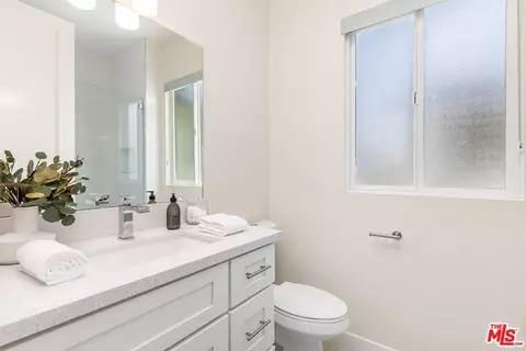 2573 Elden Ave #C, Costa Mesa, CA 92627 photo 18