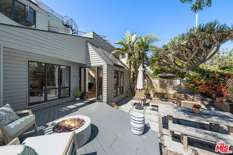 31 Buccaneer St, Marina Del Rey, CA 90292