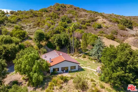 2116 N Topanga Canyon Blvd, Topanga, CA 90290