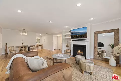 222 7th St #104, Santa Monica, CA 90402