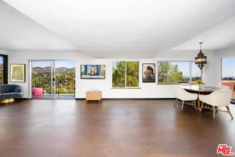 2866 Durand Dr, Los Angeles, CA 90068