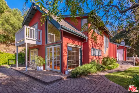 302 Poquito Ln, Topanga, CA 90290