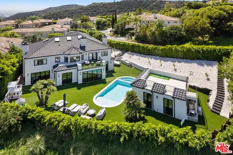 2116 Country Hill Ln, Los Angeles, CA 90049