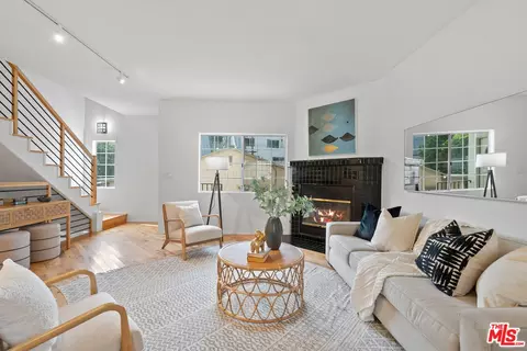 4192 Marcasel Ave #2, Los Angeles, CA 90066