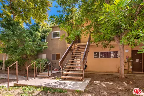 18350 Hatteras St #252, Tarzana, CA 91356