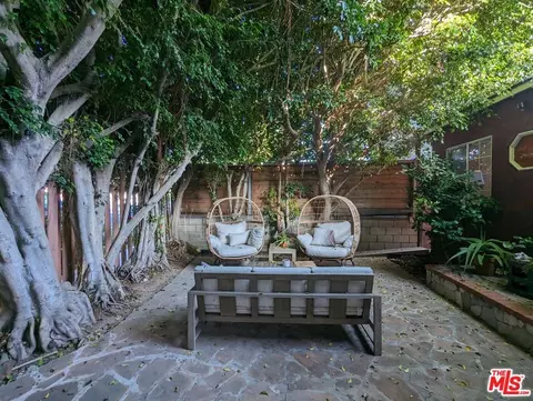 710 Hampton Dr, Venice, CA 90291 photo 2