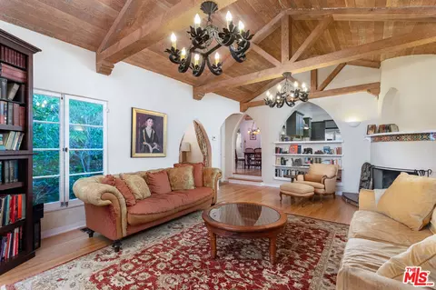 3895 Fredonia Dr, Los Angeles, CA 90068