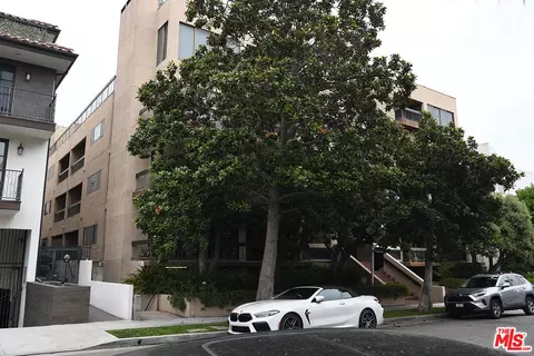 1870 Kelton Ave #101, Los Angeles, CA 90025