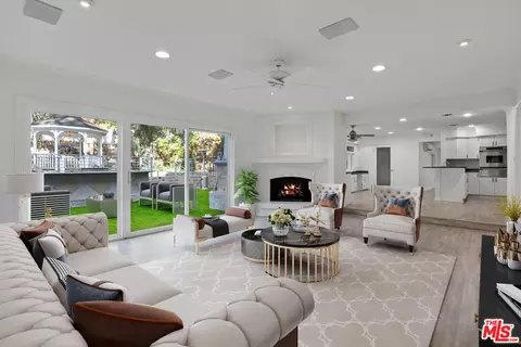 2202 Stunt Rd, Calabasas, CA 91302