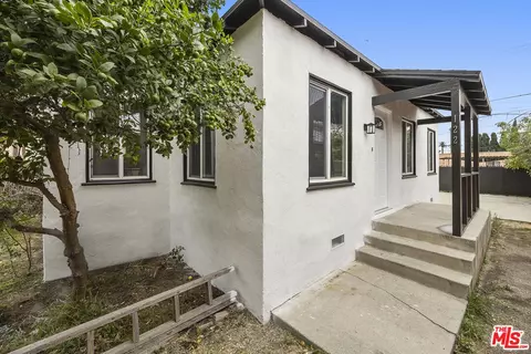 122 E 95th St, Los Angeles, CA 90003
