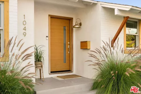 1049 Indiana Ct, Venice, CA 90291