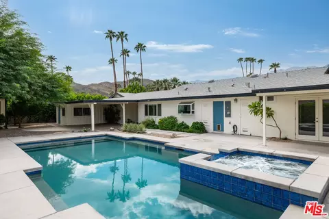 2106 S Divot Ln, Palm Springs, CA 92264