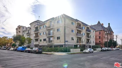901 S Gramercy Dr #206, Los Angeles, CA 90019