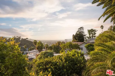 1621 Loma Crest St, Glendale, CA 91205