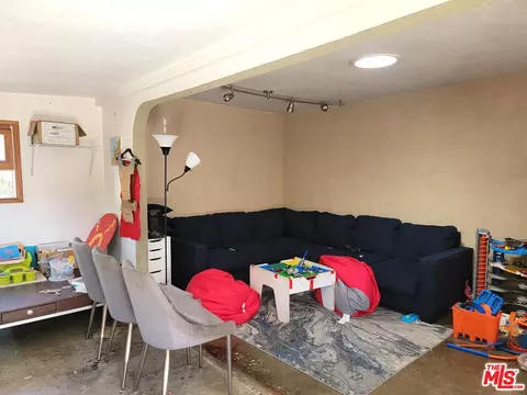 3913 Mohawk St, Pasadena, CA 91107 photo 2