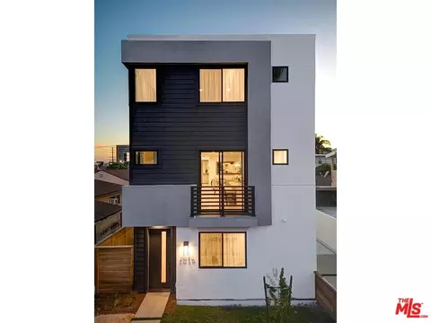 2039 Barry Ave, Los Angeles, CA 90025