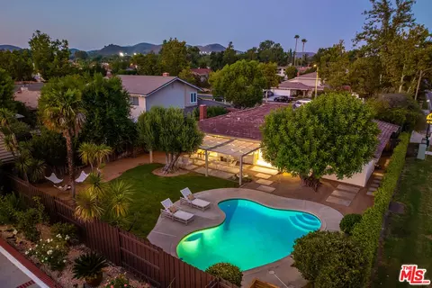 3901 Middlegate Rd, Westlake Village, CA 91361