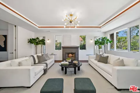 6611 W 5th St, Los Angeles, CA 90048