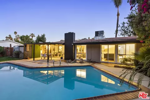 19811 Friar St, Woodland Hills, CA 91367