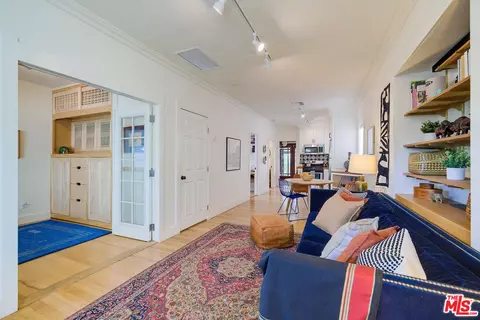 1213 W 38th St, Los Angeles, CA 90037