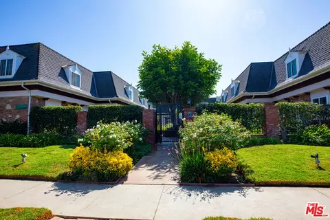 8130 Redlands St #10, Playa Del Rey, CA 90293