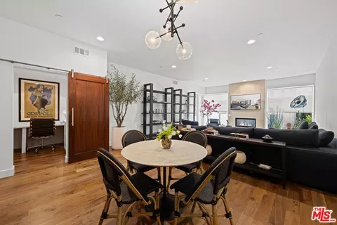 447 N Doheny Dr #303, Beverly Hills, CA 90210