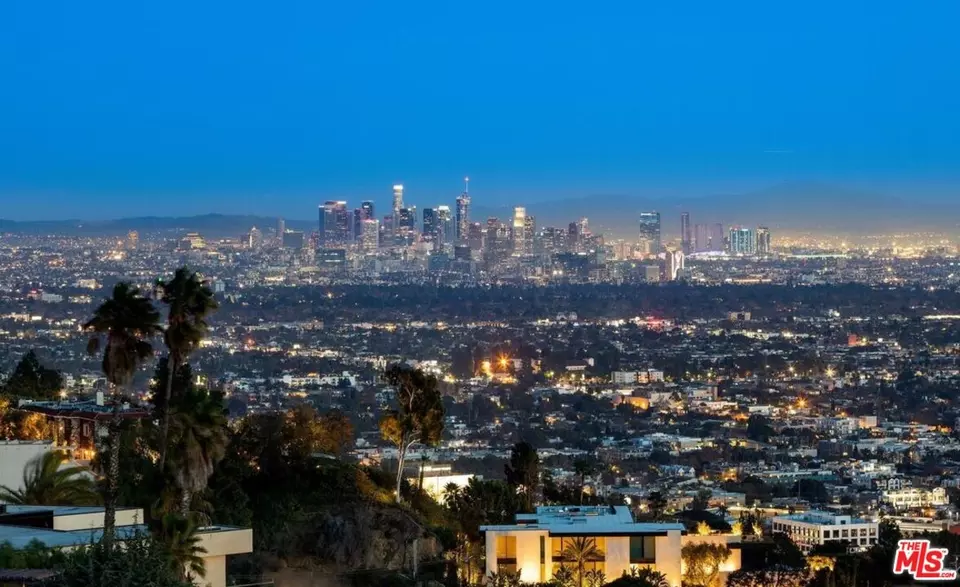  9443 Sierra Mar Pl, Los Angeles, CA 90069 photo 4