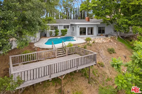 2526 Briarcrest Rd, Beverly Hills, CA 90210