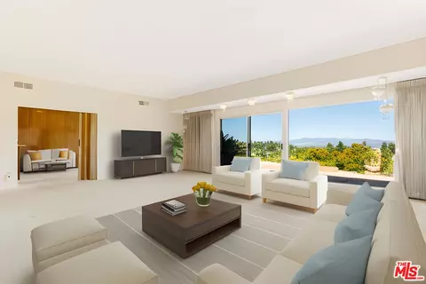 15757 Regal Woods Pl, Sherman Oaks, CA 91403