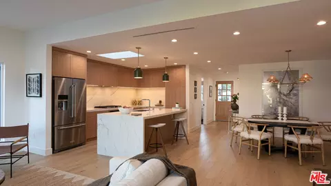 3136 S Bentley Ave, Los Angeles, CA 90034