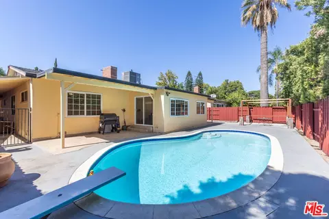 8544 Saloma Ave, Panorama City, CA 91402
