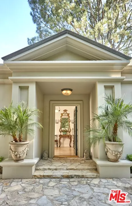 2353 Bowmont Dr, Beverly Hills, CA 90210